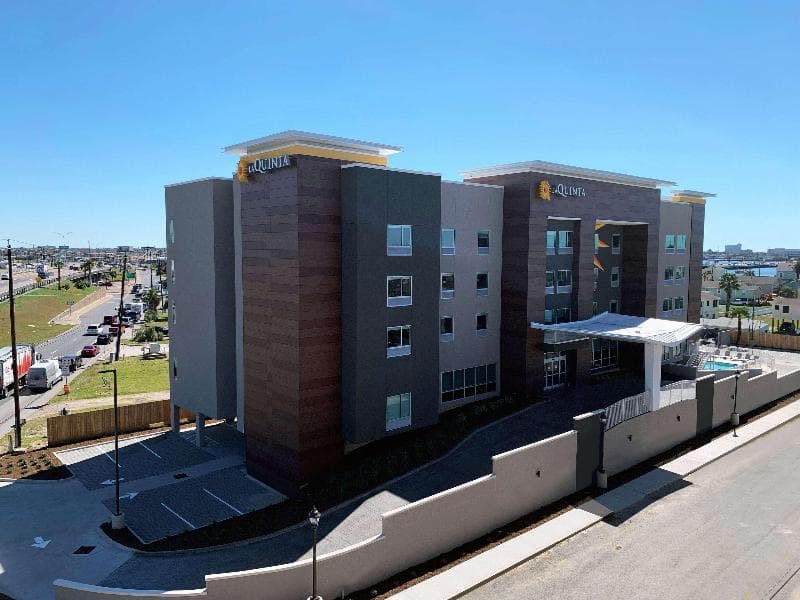 La Quinta Inn & Suites By Wyndham Galveston Island North 3
