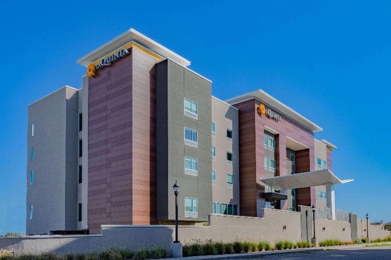 La Quinta Inn & Suites By Wyndham Galveston Island North 5