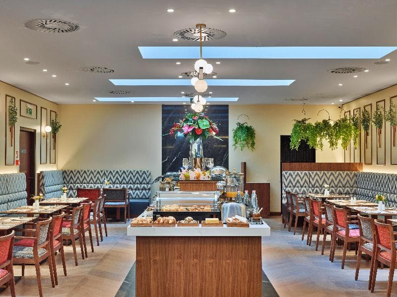 Est Grand Hotel Savoy Budapest 4