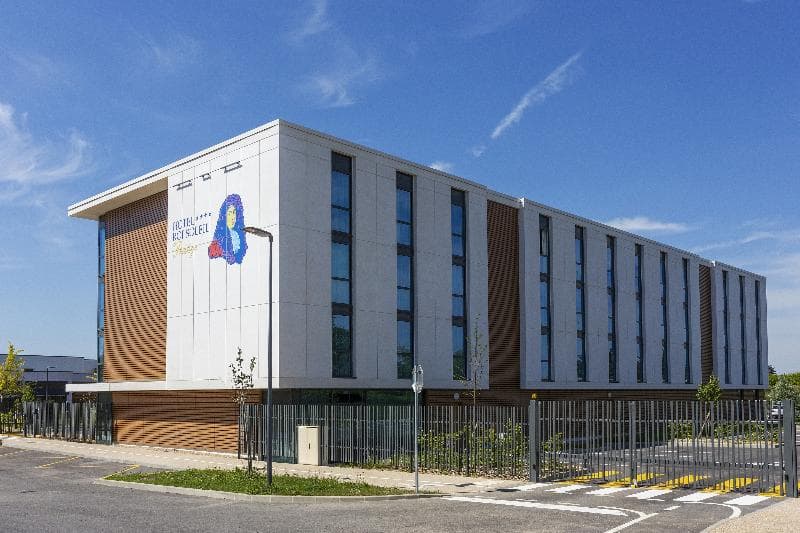 Hôtel Roi Soleil Prestige Plaisir 3