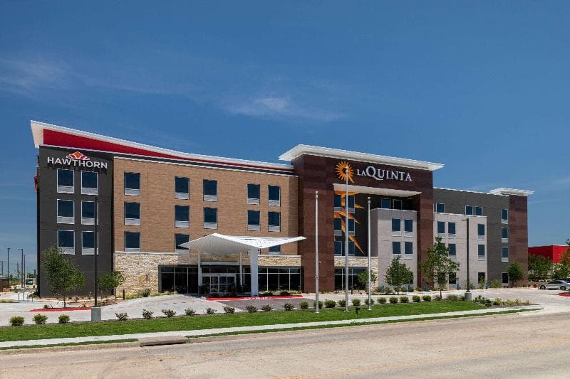 La Quinta Inn & Suites by Wyndham Pflugerville 5