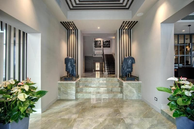 Hotel 77 4