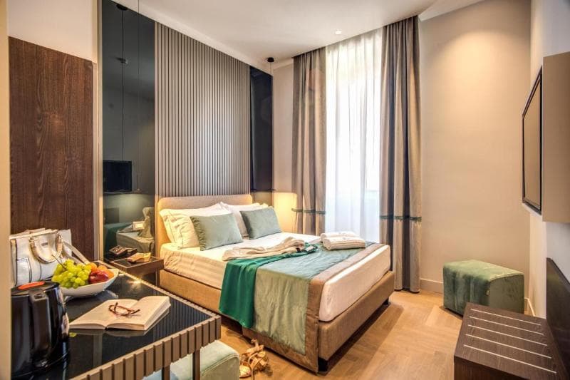 Hotel 77 5