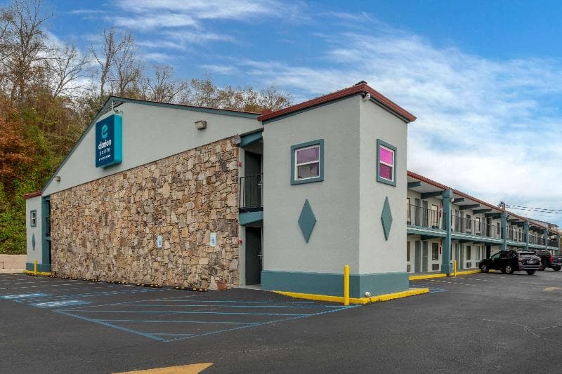 Clarion Pointe Valley Inn 4