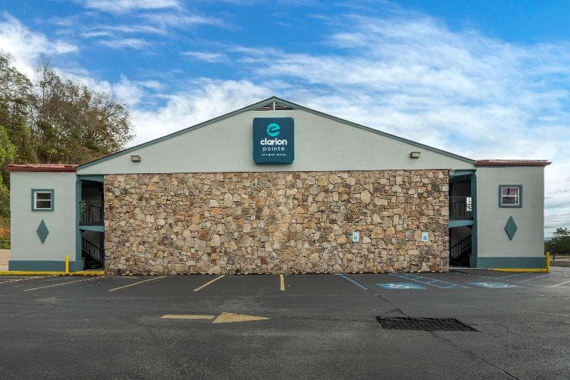 Clarion Pointe Valley Inn 5