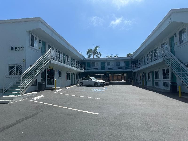 Super 8 By Wyndham Oceanside Downtown photo 1