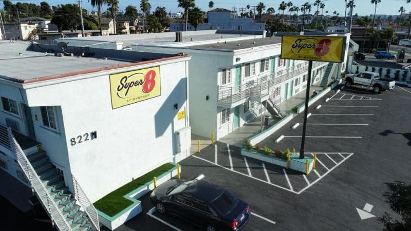 Super 8 By Wyndham Oceanside Downtown 4