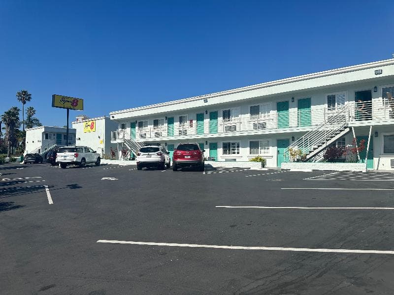 Super 8 By Wyndham Oceanside Downtown 5