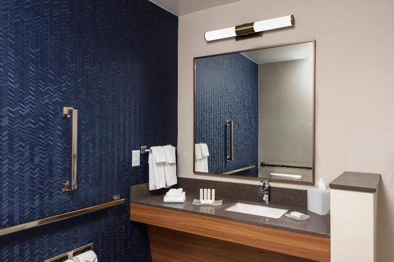 Fairfield Inn & Suites Medford 4