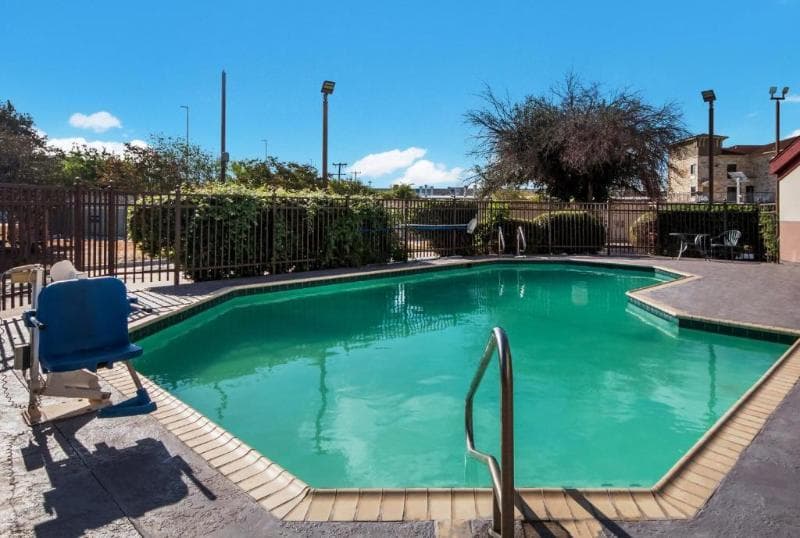 Hometowne Studios San Antonio - Seaworld/Northwest 3