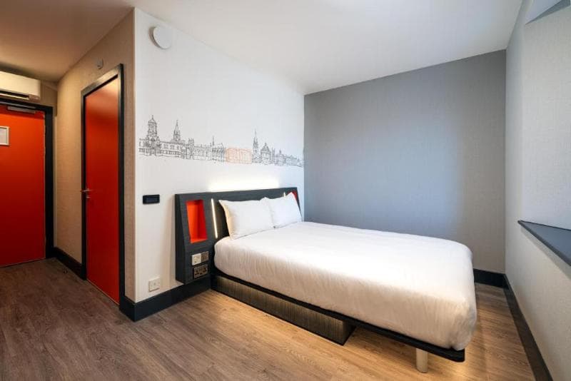 Easyhotel Oxford photo 1