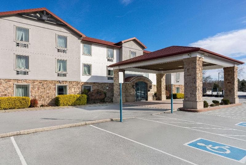 Quality Inn & Suites 2
