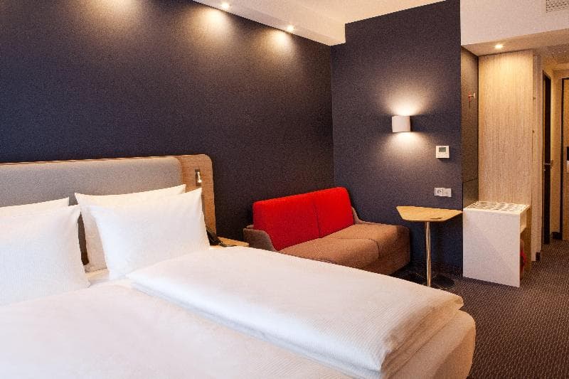 Holiday Inn Express - Düsseldorf Airport photo 1