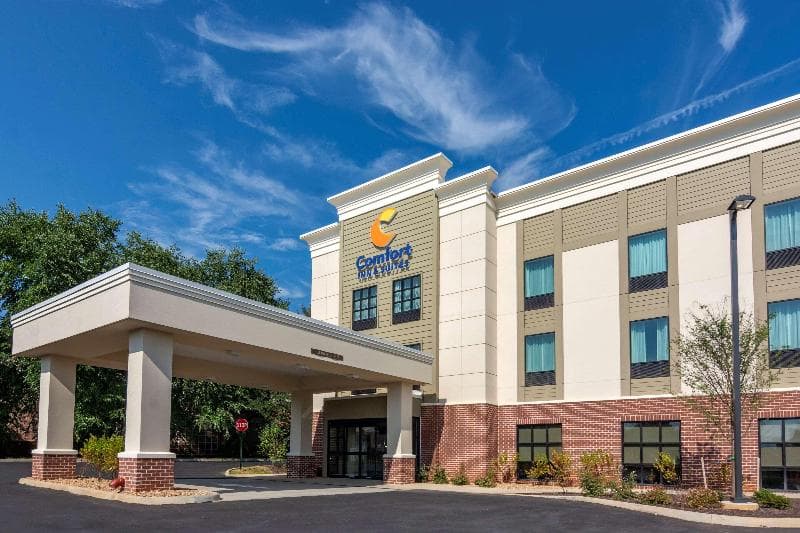 Comfort Inn & Suites photo 1