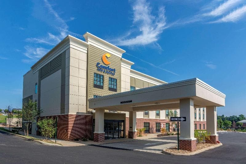 Comfort Inn & Suites 2