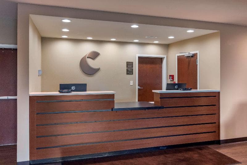 Comfort Inn & Suites 5