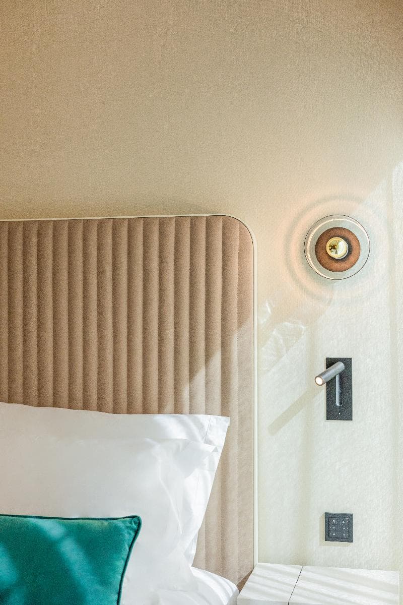 Luster Hotel 3