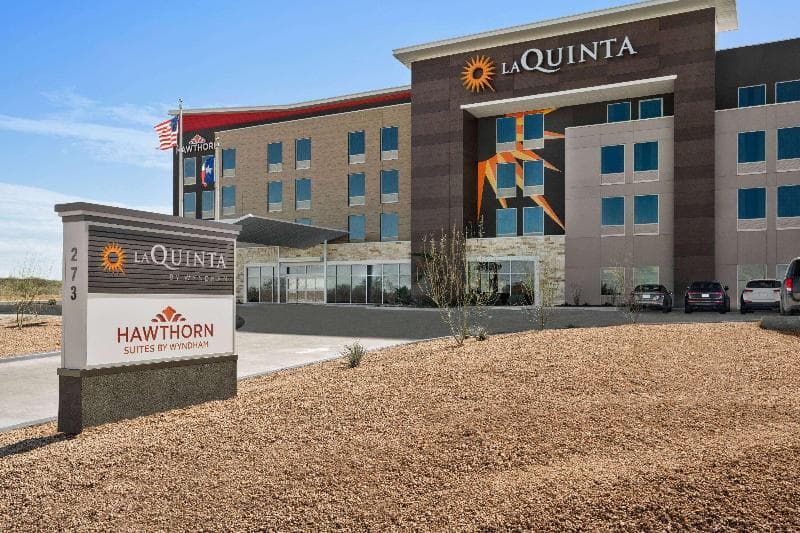 La Quinta Inn & Suites by Wyndham Del Rio 4