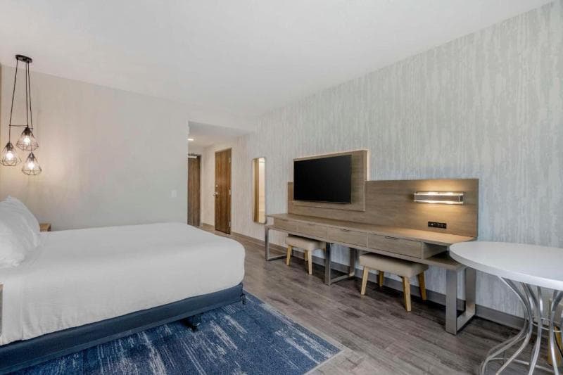 Best Western Plus Winter Haven Inn & Suites 4