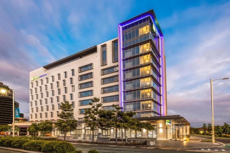 Holiday Inn Express Suites Sunshine Coast photo 1
