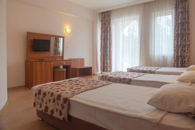 Alexius Beach Hotel 4