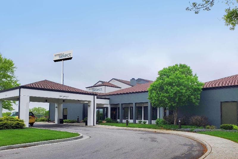Sonesta Select Kansas City South Overland Park 1