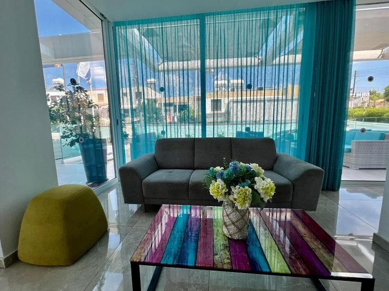 Sunny Blue Hotel 3