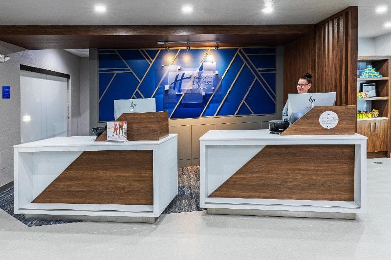 Holiday Inn Express & Suites Houston SW - Rosenberg 4