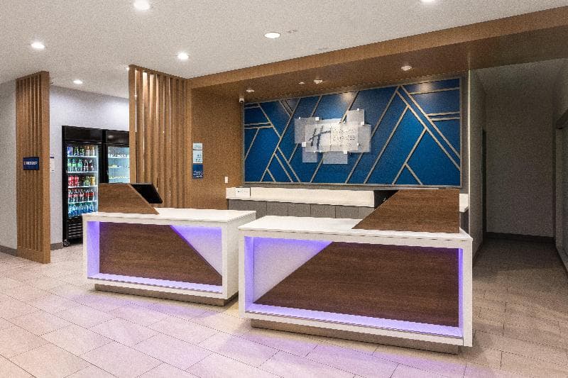 Holiday Inn Express & Suites Hawaiian Gardens 5
