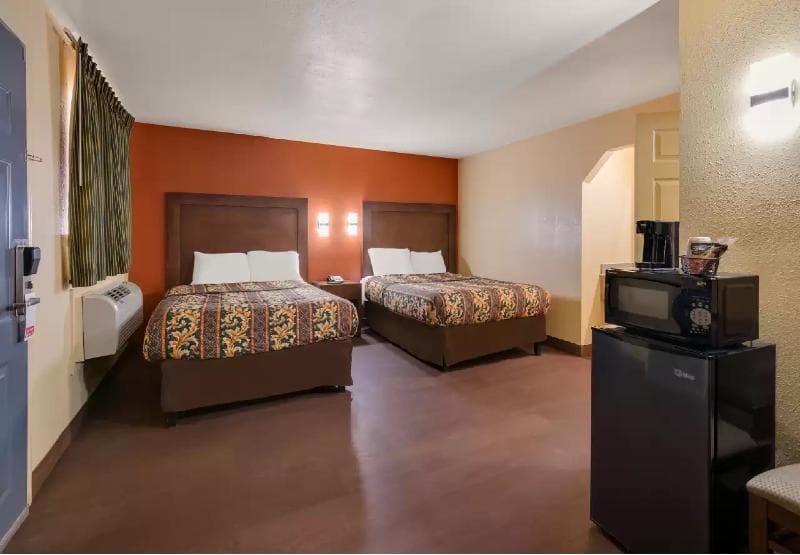 Relax Inn and Suites New Orleans 4