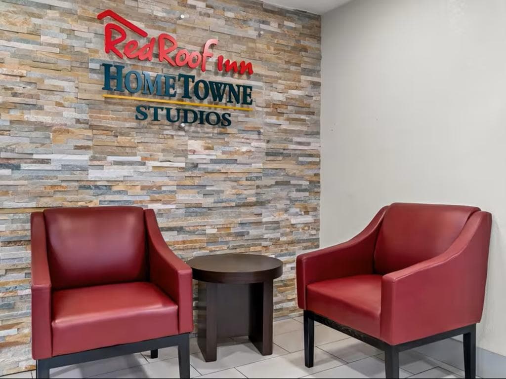 HomeTowne Studios Flint 4
