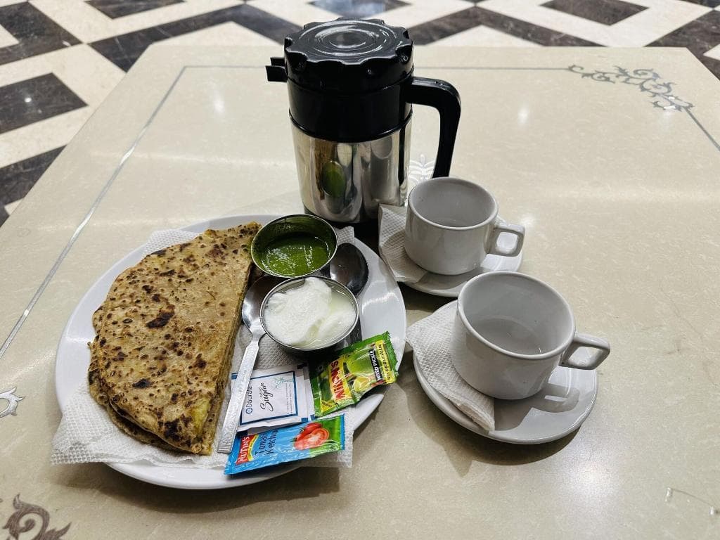 Chowdhry Tourist Lodge- Paharganj-NDLS 4