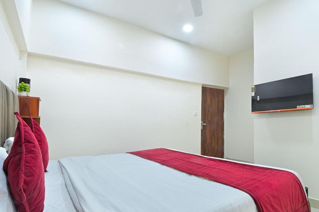 Chowdhry Tourist Lodge- Paharganj-NDLS main