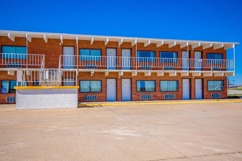 OYO Crossroads Inn 5