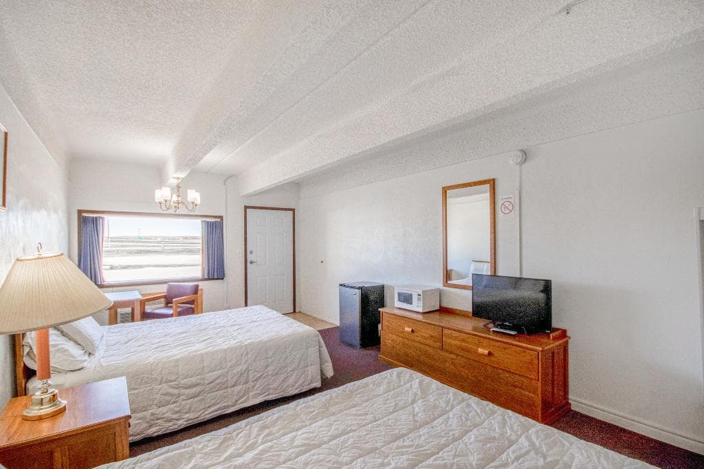 OYO Crossroads Inn 4