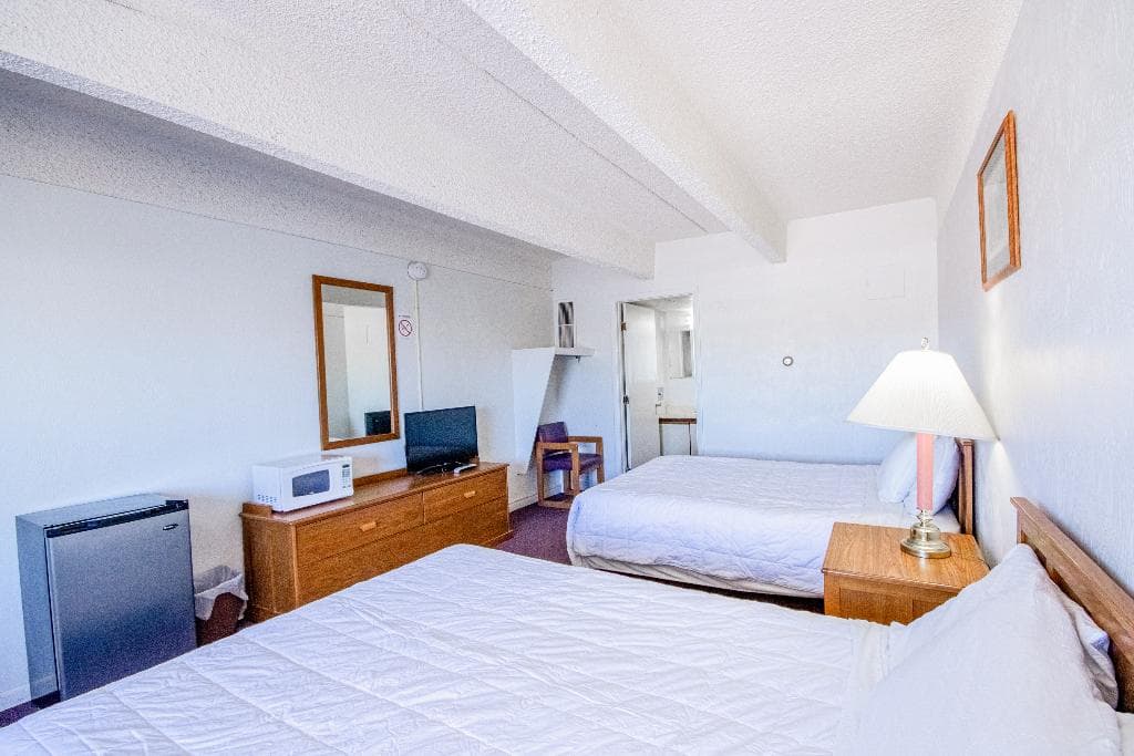 OYO Crossroads Inn 2