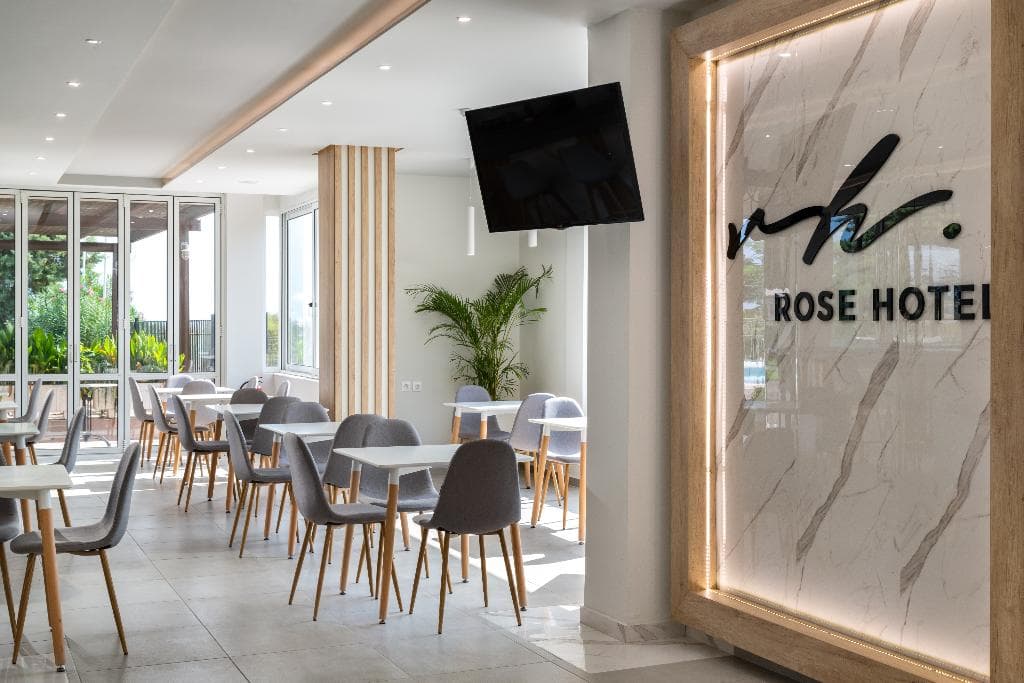 Rose Hotel 4