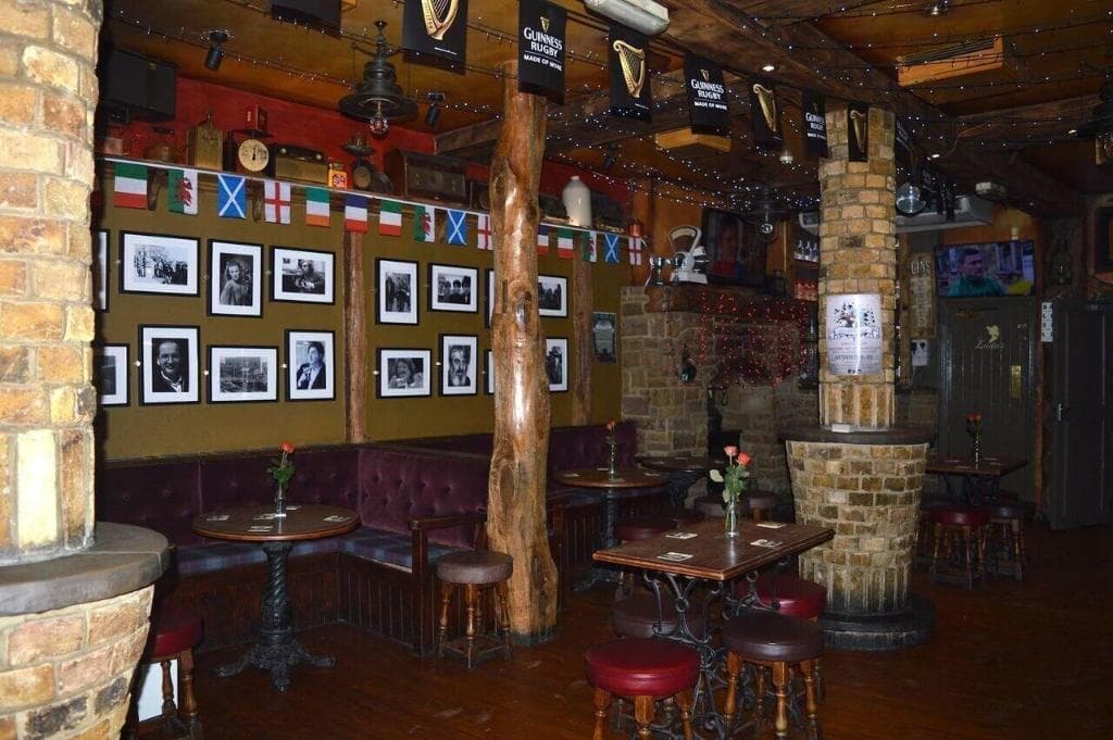 Flynns Pub & Guesthouse 2