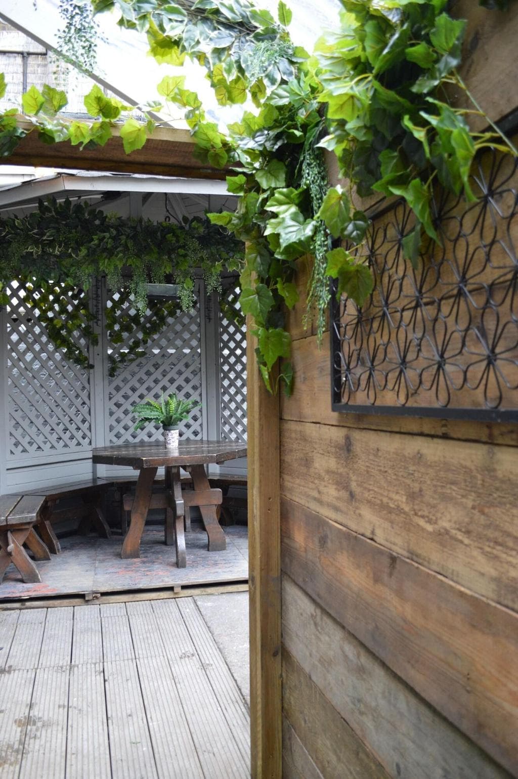 Flynns Pub & Guesthouse 3