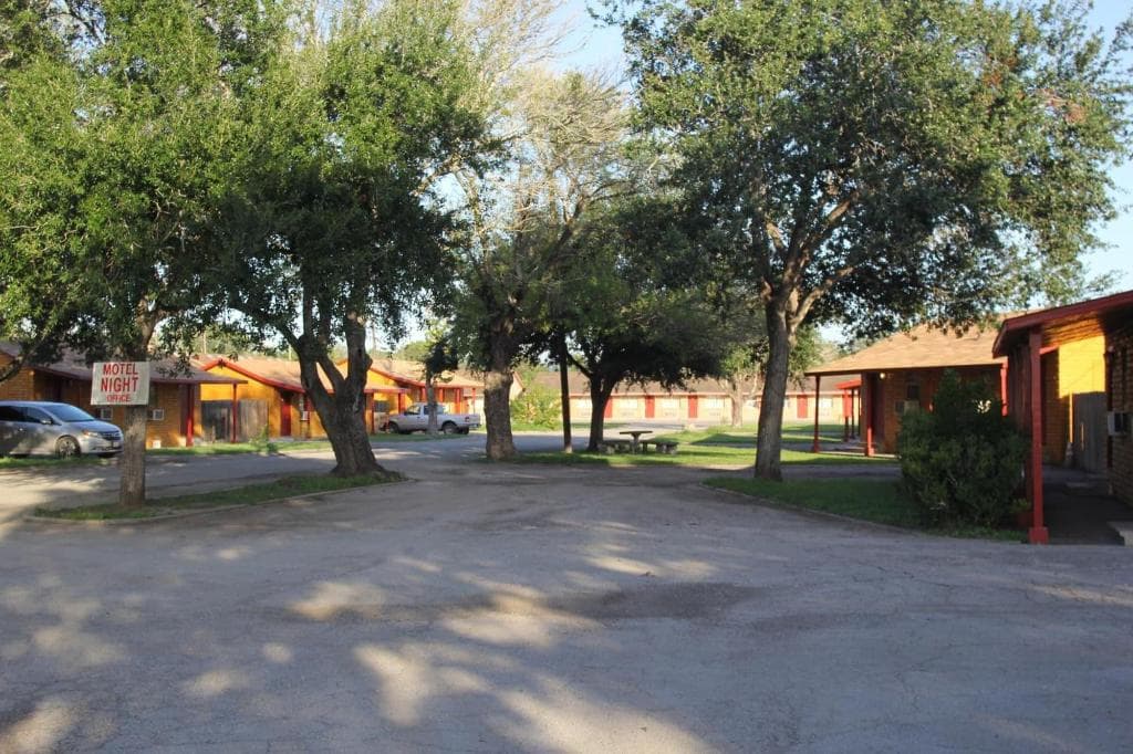 Lakeside Inn & Suites 5