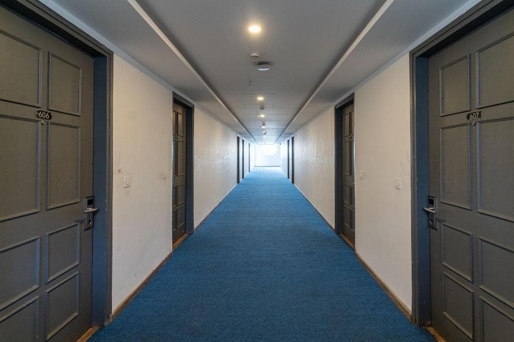Oyo Townhouse 482 Hotel Terrazzo Suites 5