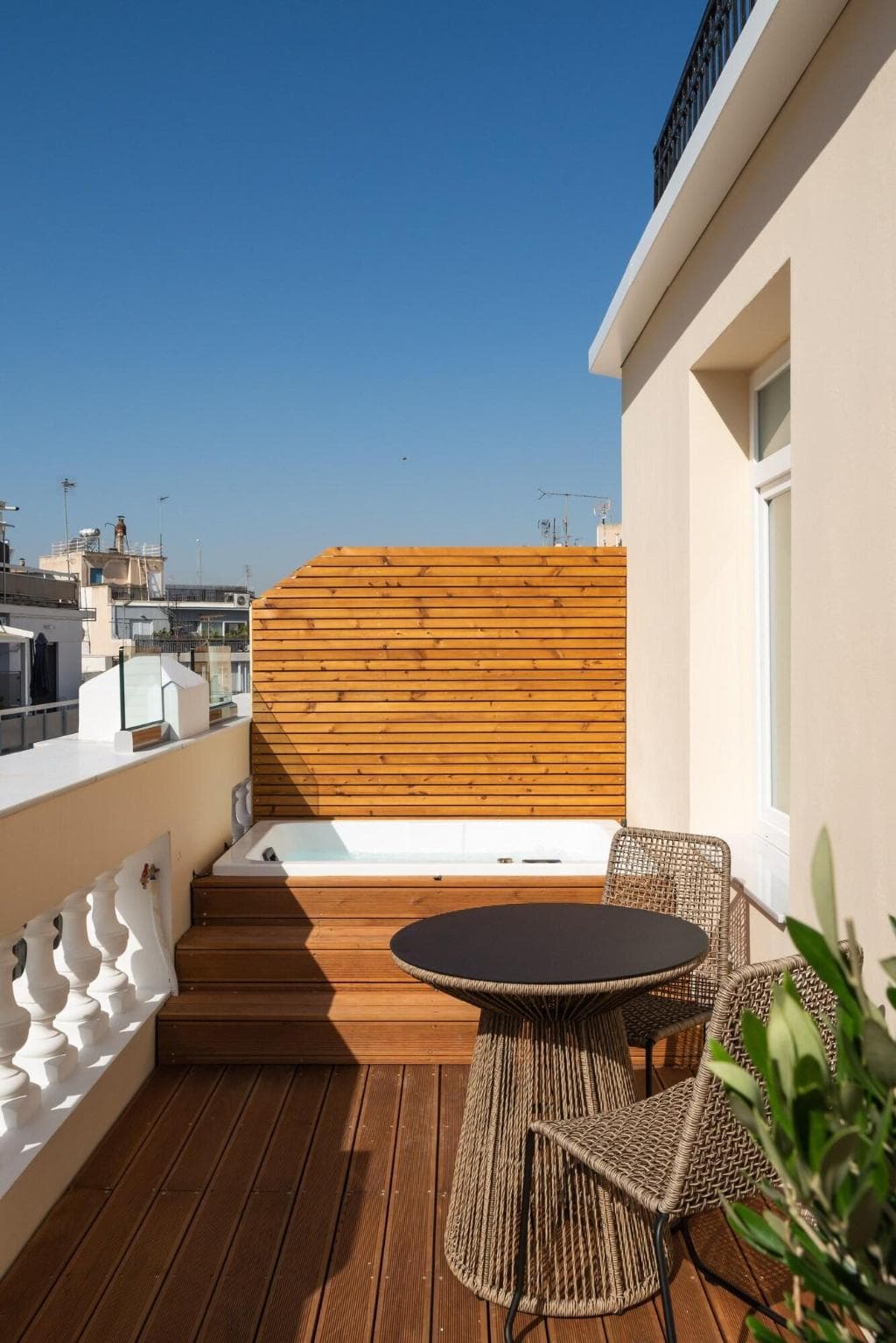 Praxitelous Luxury Suites 2