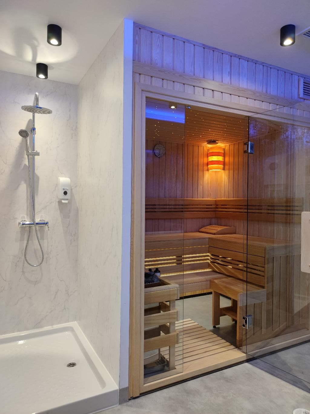 Joy 5 Hotel 5