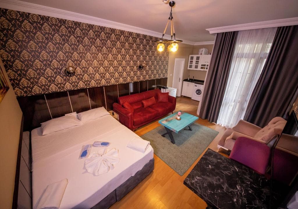 Royal Garden Suite Hotel main