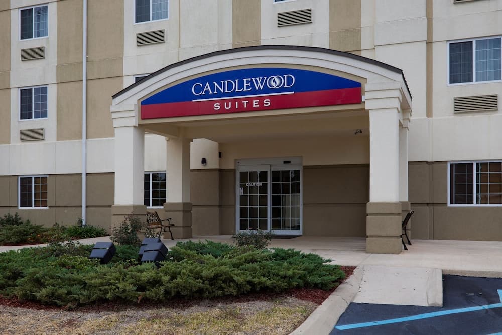 Candlewood Suites Pearl main