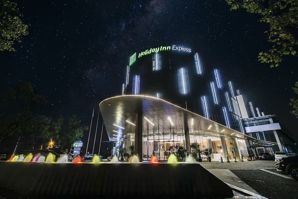 Holiday Inn Express Shanghai Songjiang Fangta main