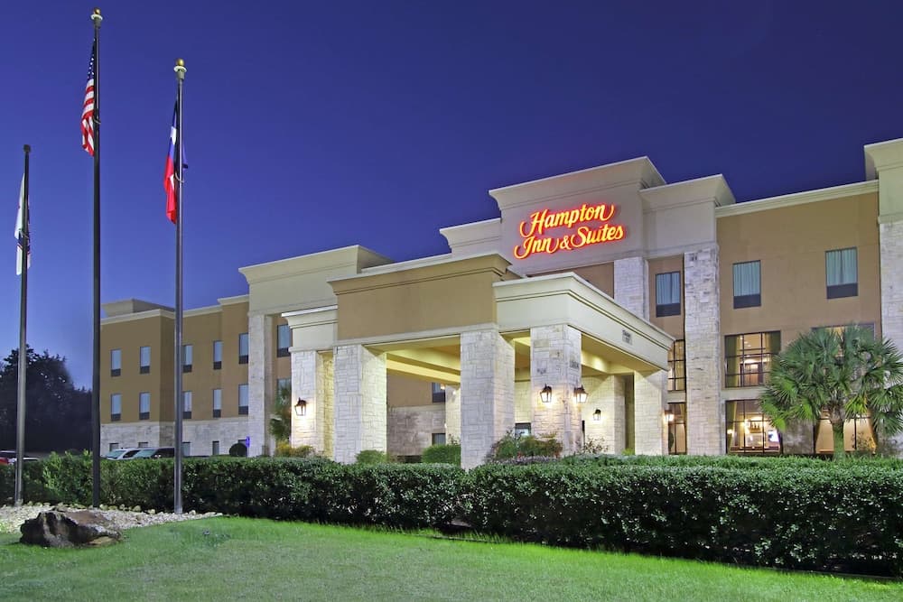 Hampton Inn & Suites Buffalo main