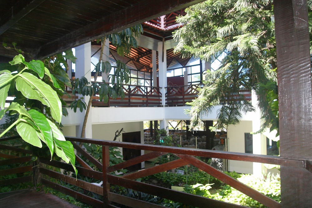 El Aram Imira Beach Resort main