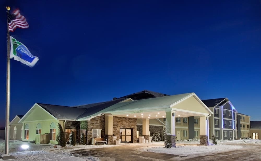 Holiday Inn Express And Suites Beatrice main