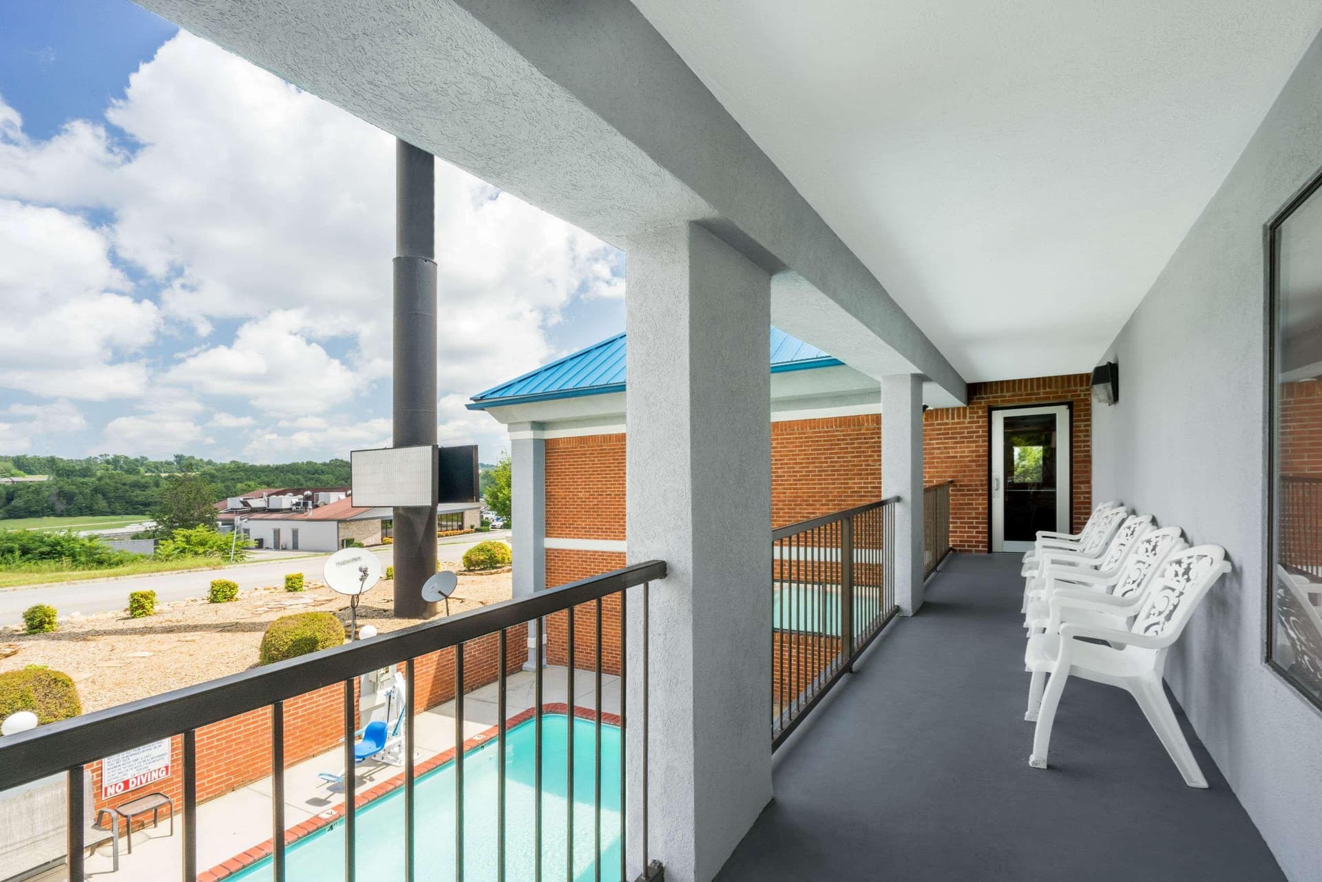 Super 8 By Wyndham Dandridge main